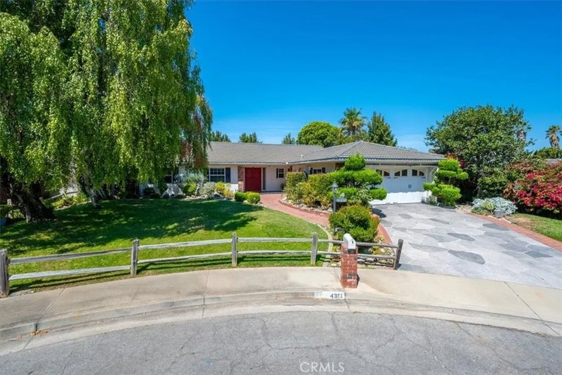 4301 Lynnhurst Circle