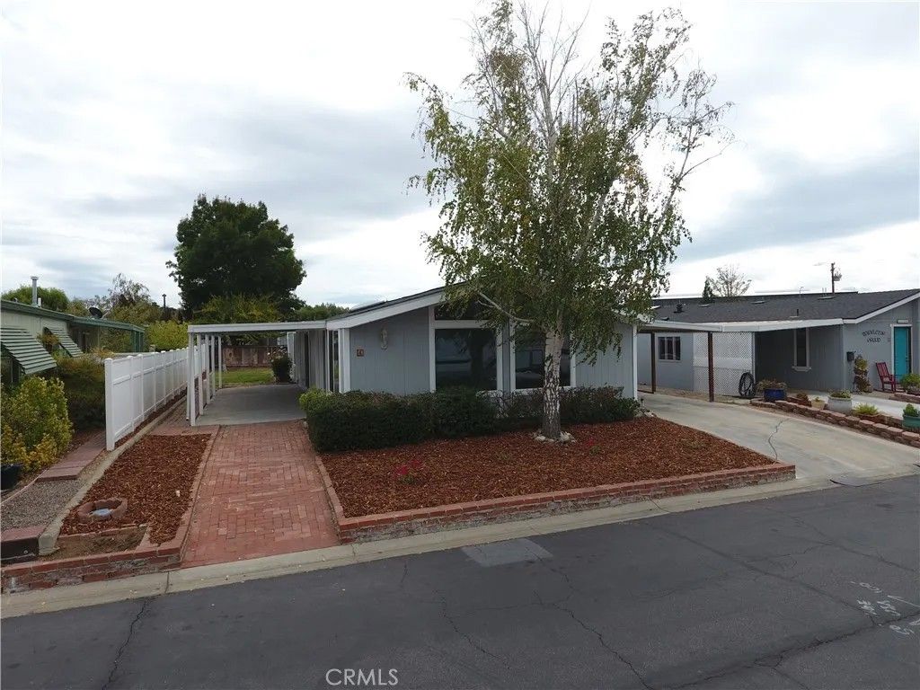 Photo of 4 Dove Ct, Paso Robles, CA 93446 (MLS # NS25239853)