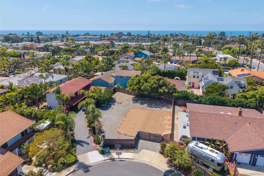 Photo of 722 Piedras Oro Calle, Encinitas, CA 92024 (MLS # 250038877)