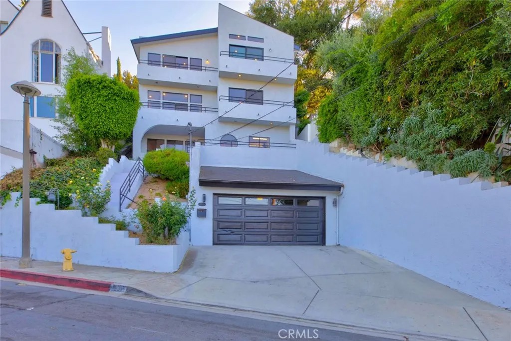 1425 Columbia Dr