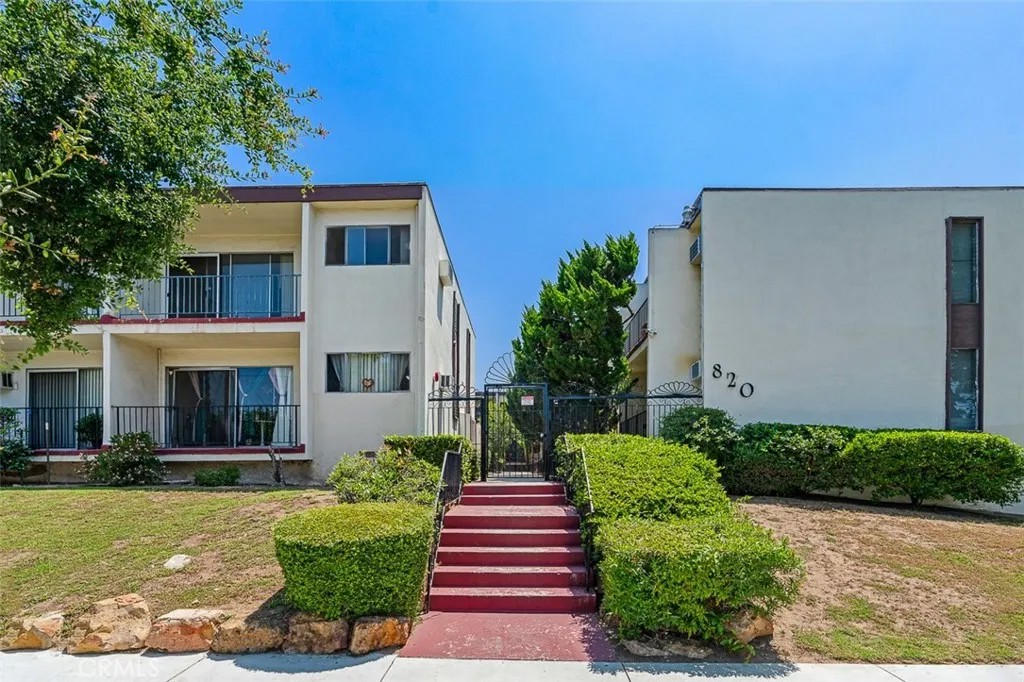 820 N Raymond Avenue