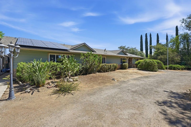 133 La Cresta Heights Rd