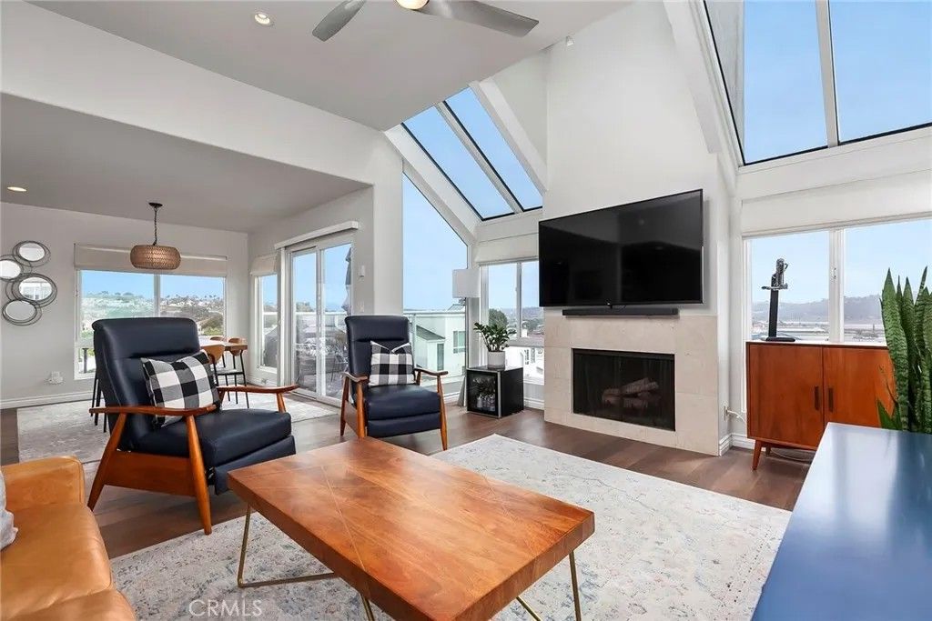 Photo of 319 Longden Ln, Solana Beach, CA 92075 (MLS # OC26059769)