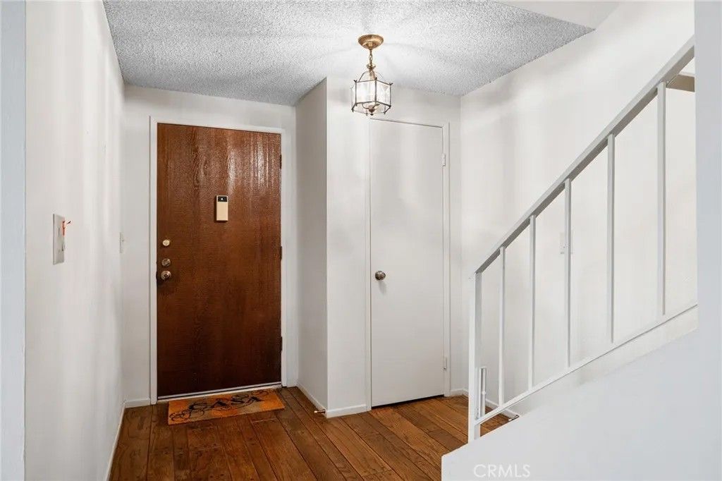 Photo of 9555 Via Venezia, Burbank, CA 91504 (MLS # GD26061114)
