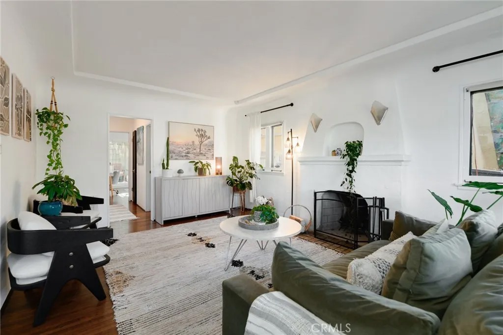 4762 E Mountain View Drive