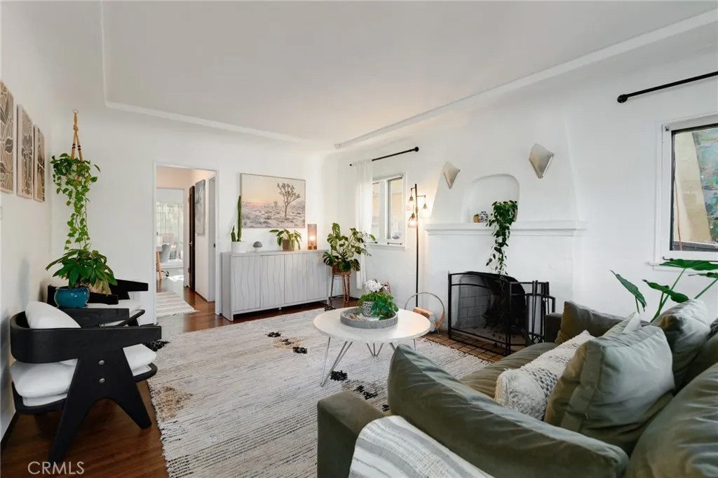 4762 E Mountain View Drive