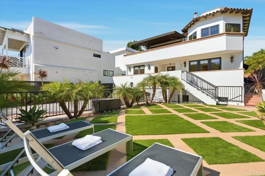 1045 Van Nuys Street