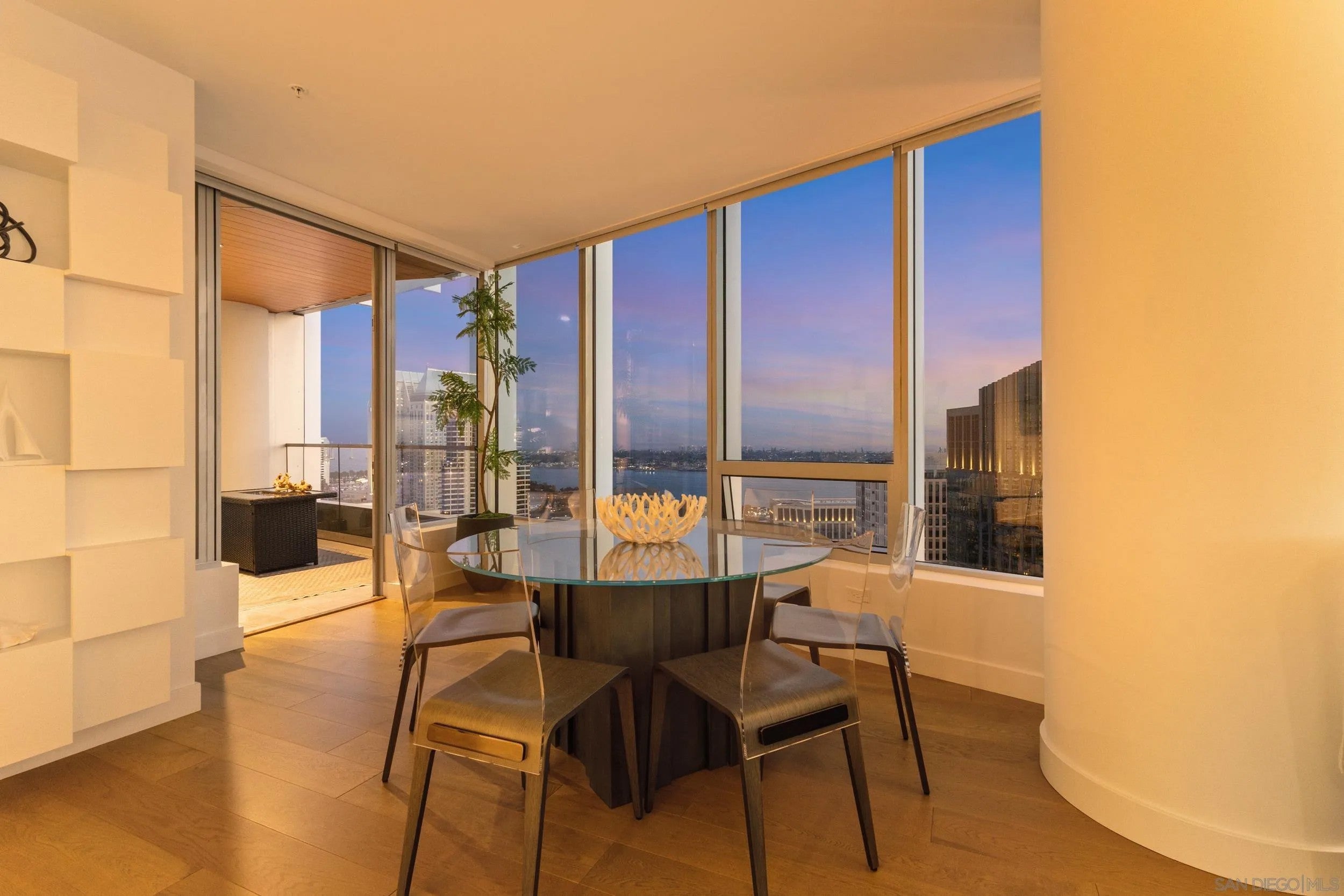 888 W E St 2602