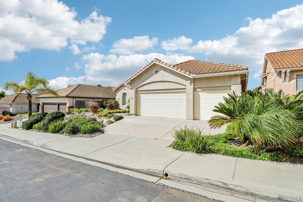 Photo of 937 Paseo La Cresta, Chula Vista, CA 91910 (MLS # 260003725)