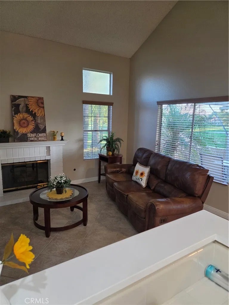 495 La Costa Dr.
