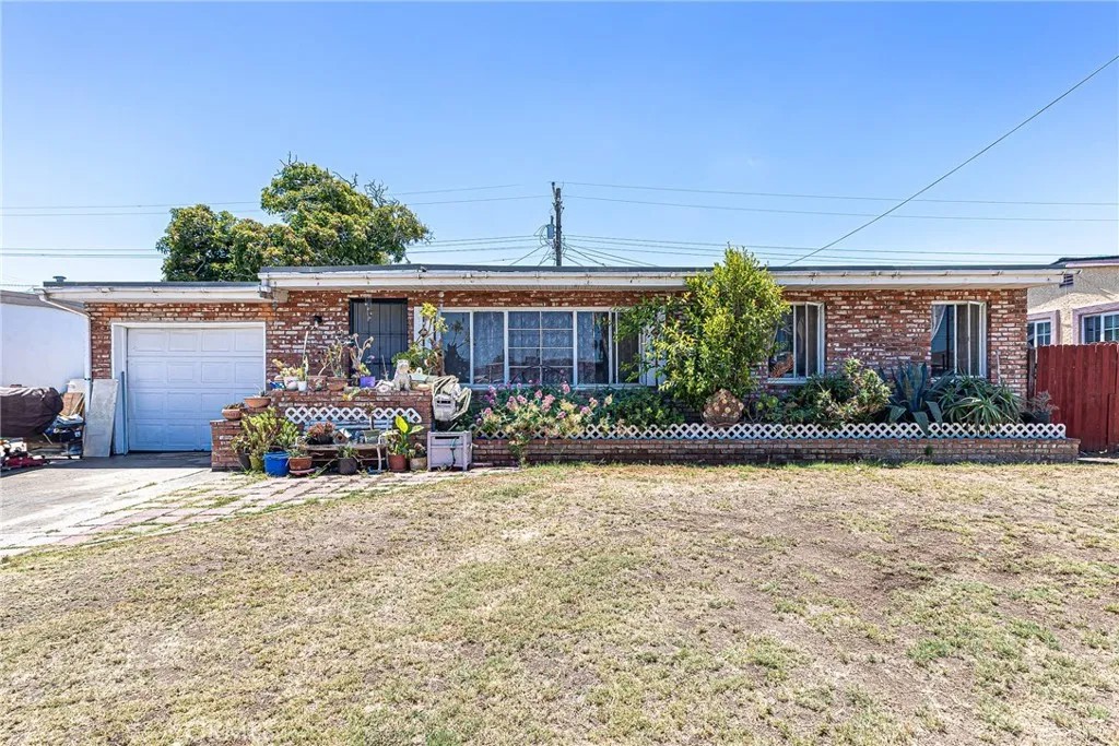 728 E Mariposa