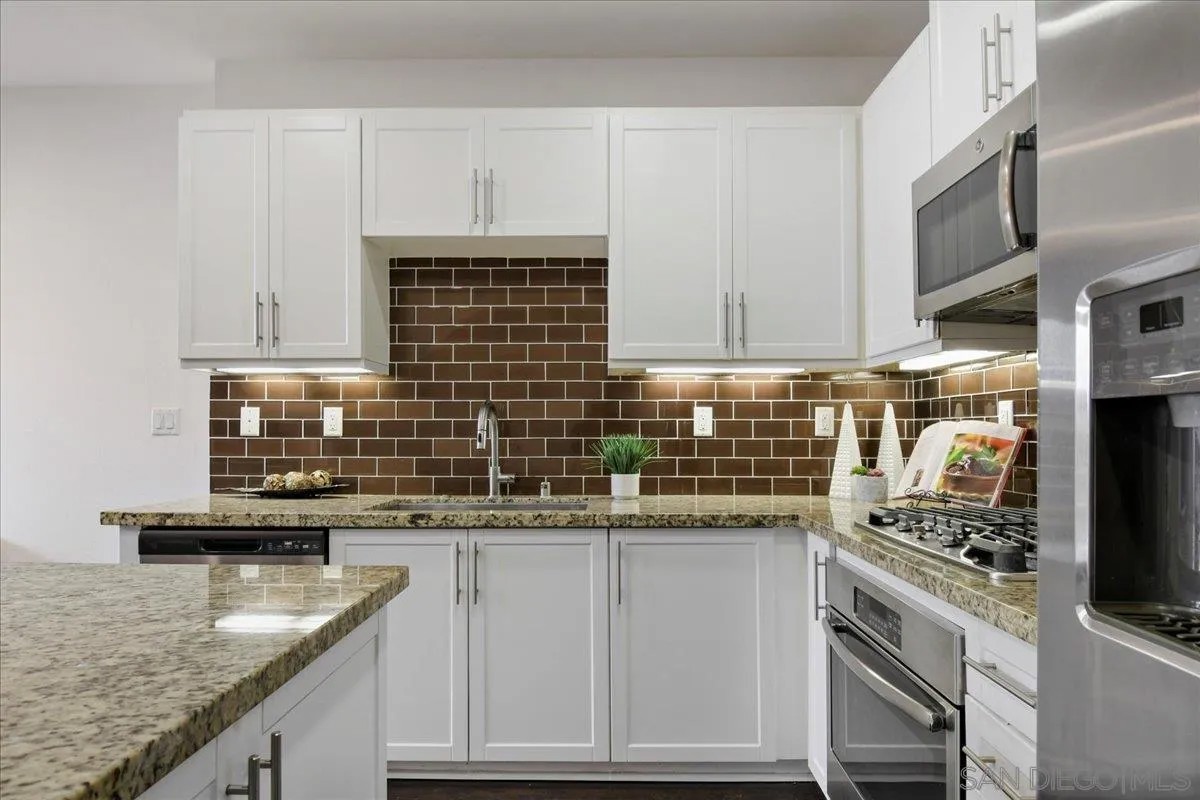 2624 Aperture Cir