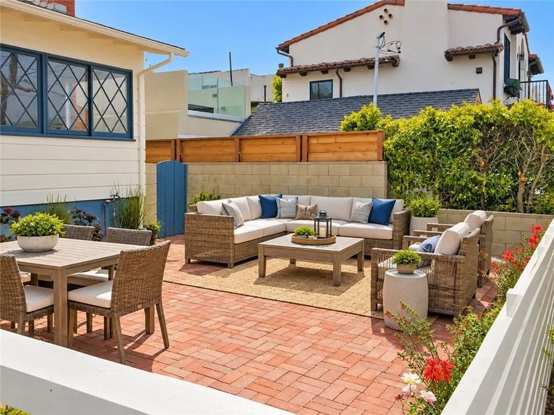 1836 Hillcrest