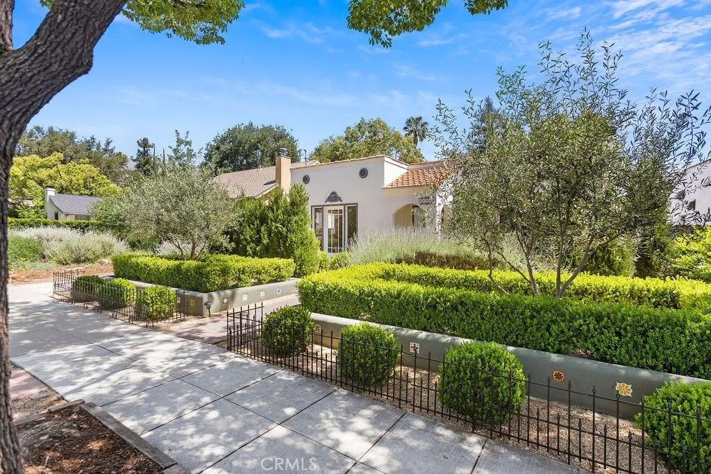 Photo of 1710 N Los Robles Ave, Pasadena, CA 91104 (MLS # PW26075136)