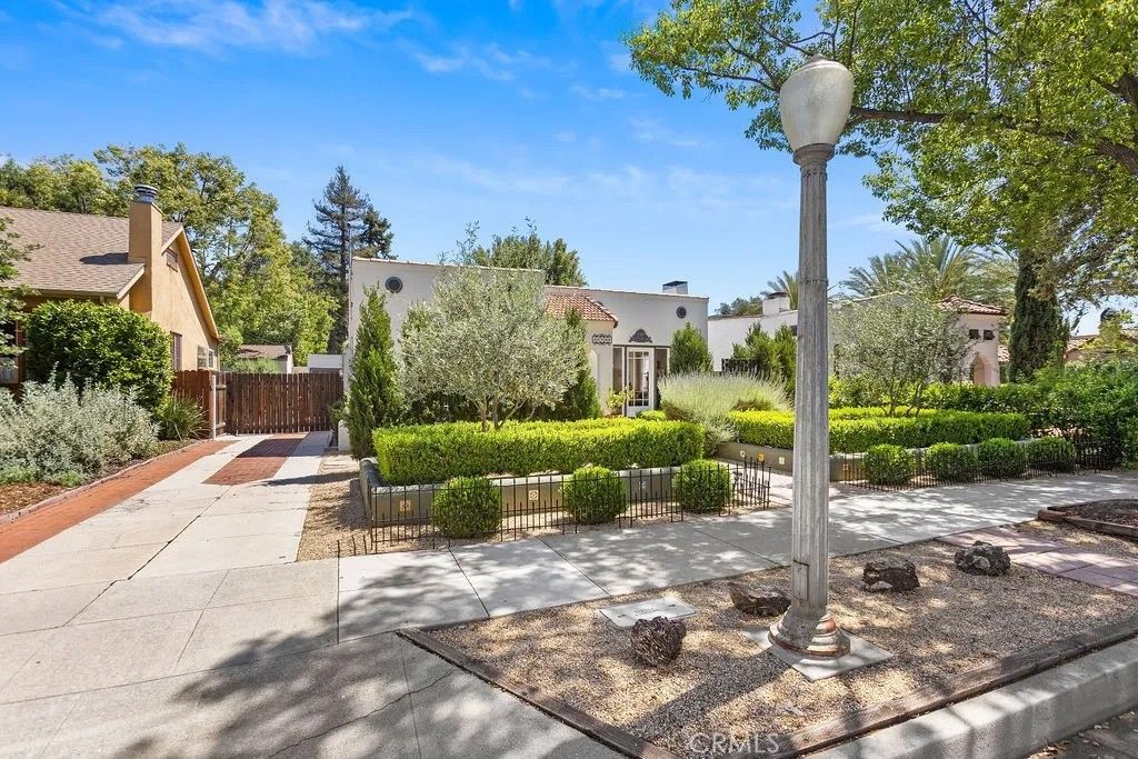 Photo of 1710 N Los Robles Ave, Pasadena, CA 91104 (MLS # PW26075136)