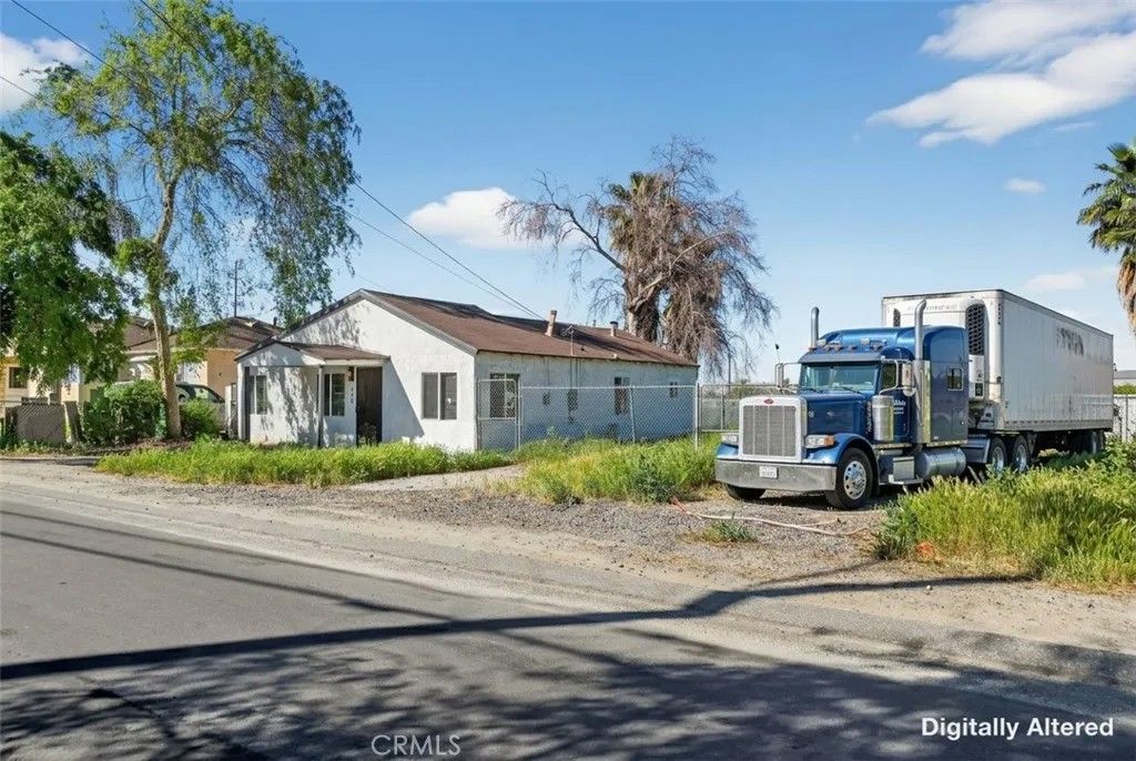 Photo of 475 Transit Avenue, Riverside, CA 92507 (MLS # CV26061914)