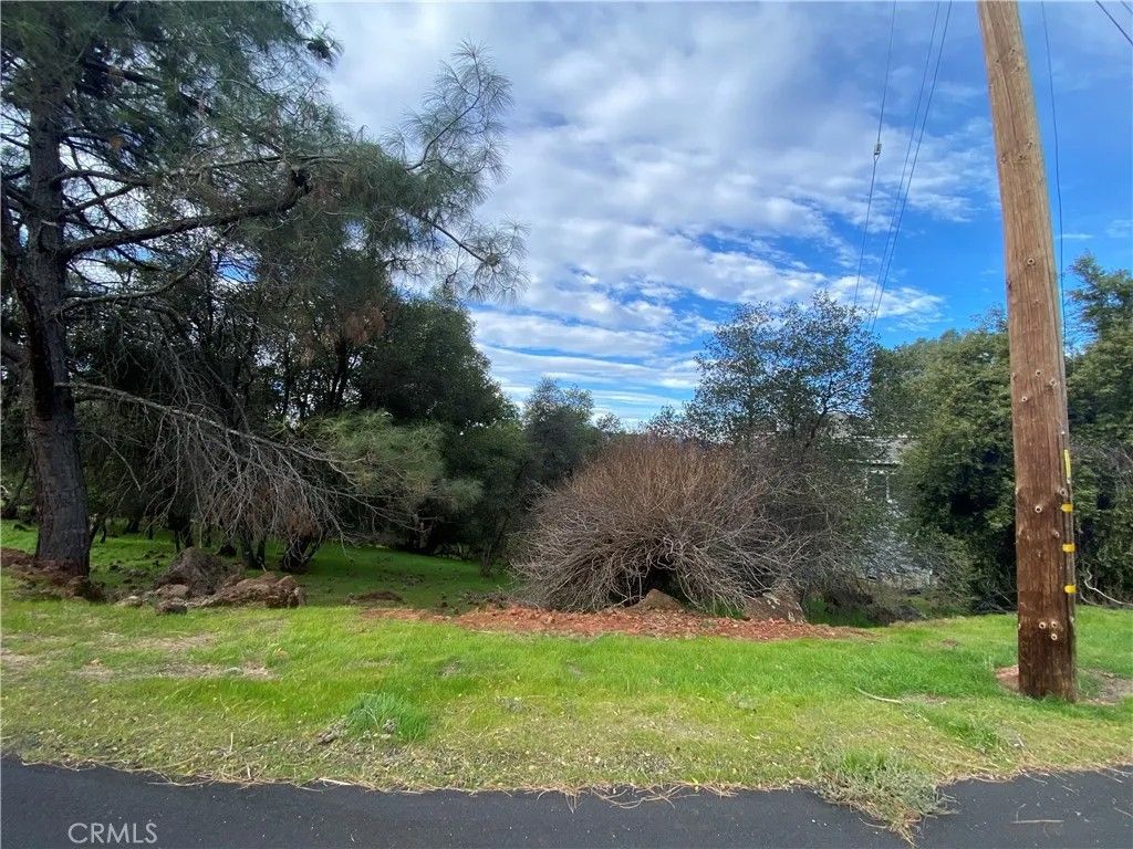 Photo of 15749 Little Peak Rd, Hidden Valley Lake, CA 95467 (MLS # LC25270030)