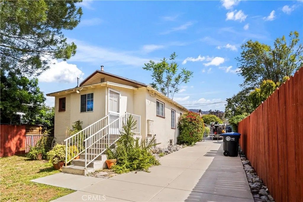 Photo of 2914 Piedmont Avenue, Glendale, CA 91214 (MLS # AR26082855)