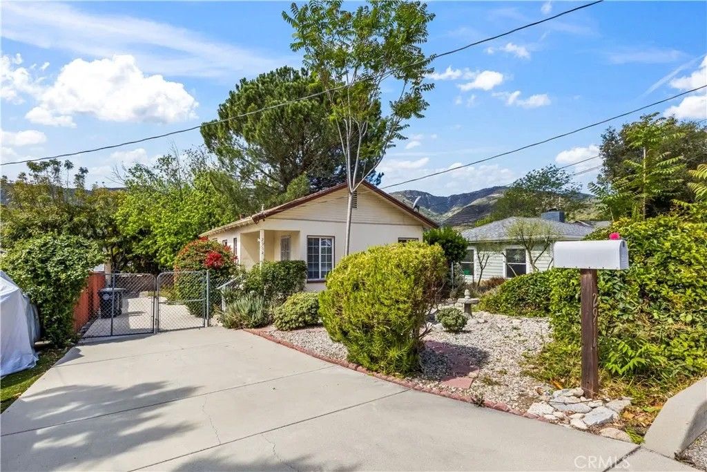Photo of 2914 Piedmont Avenue, Glendale, CA 91214 (MLS # AR26082855)