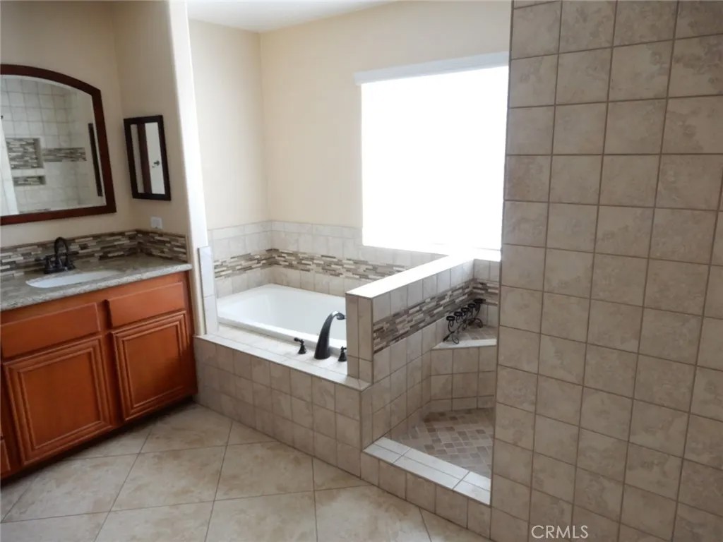 4118 Larkspur