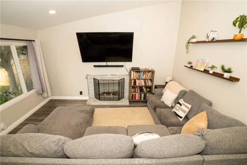 Photo of 27626 Saffron Ln, Saugus, CA 91350 (MLS # SR26029995)