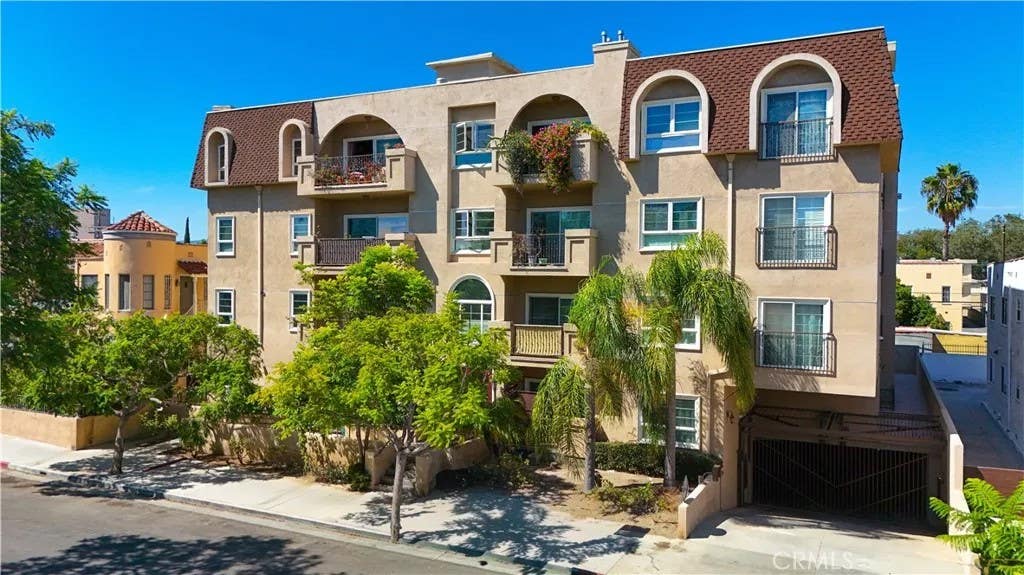 Photo of 8555 Cashio St APT 101, Los Angeles, CA 90035 ST, Los Angeles, CA 90035 (MLS # WS26182448)