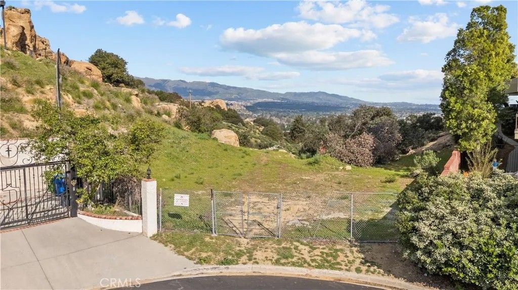 Photo of 22882 Trigger St, Chatsworth, CA 91311 (MLS # SR26018794)