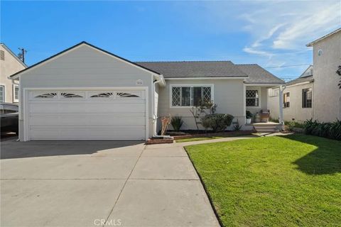 Photo of 3426 Roxanne Ave, Long Beach, CA 90808 (MLS # PW26057918)
