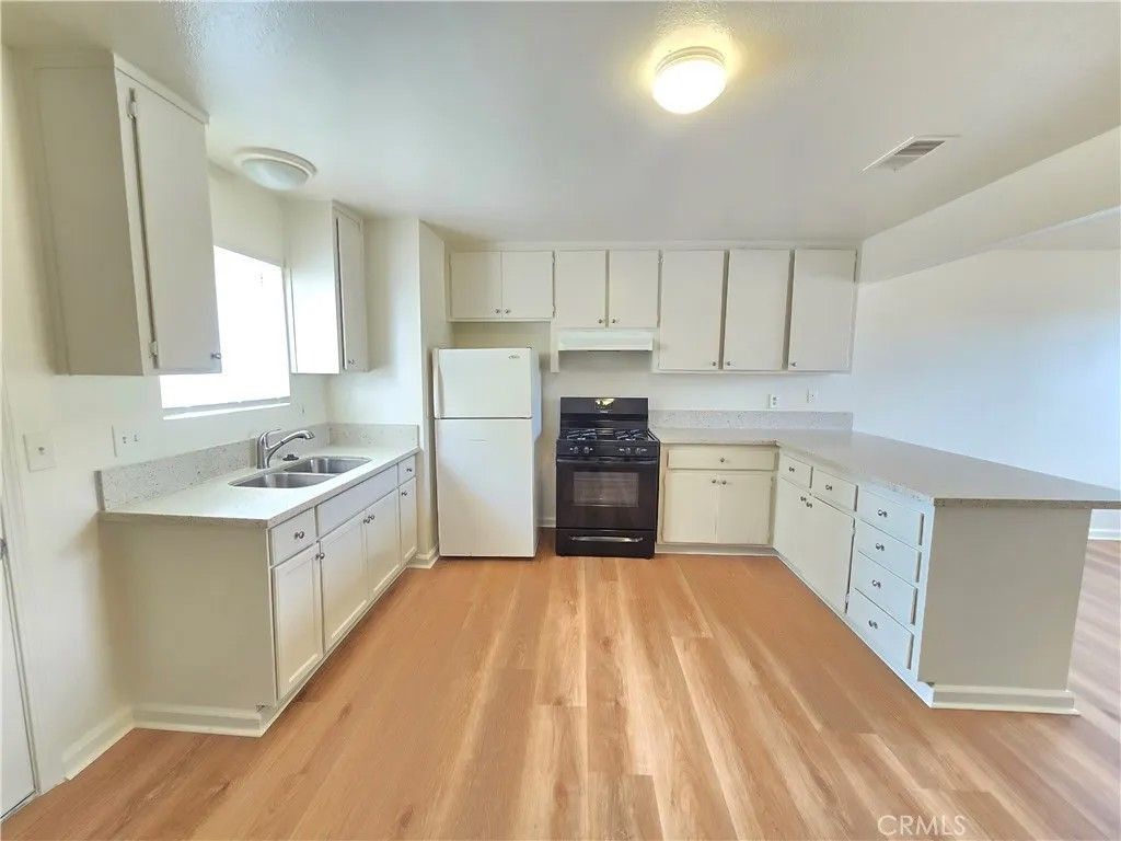 Photo of 9825 N Loop Boulevard #B, California City, CA 93505 (MLS # SR26117402)