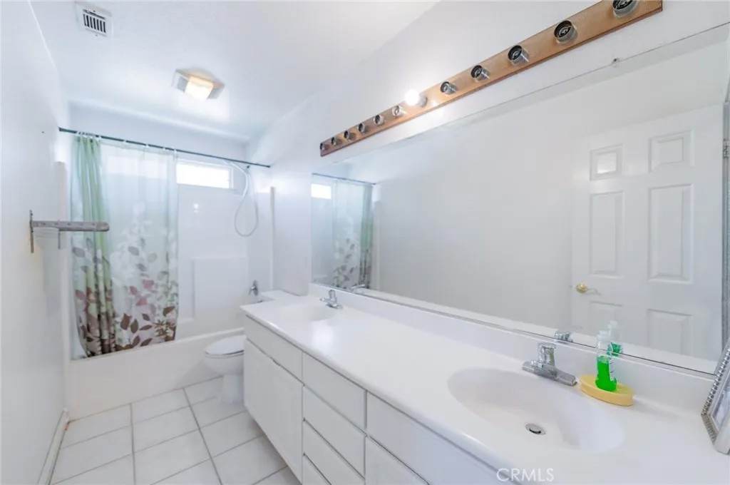 437 E Deerfield