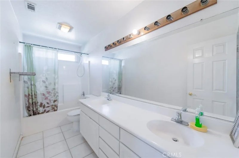 437 E Deerfield