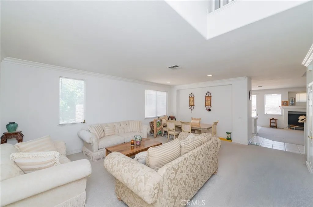 437 E Deerfield