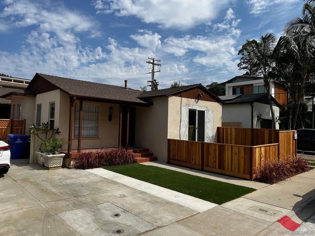 Photo of 610-12 W Maple S St, San Diego, CA 92103 (MLS # 250044554)