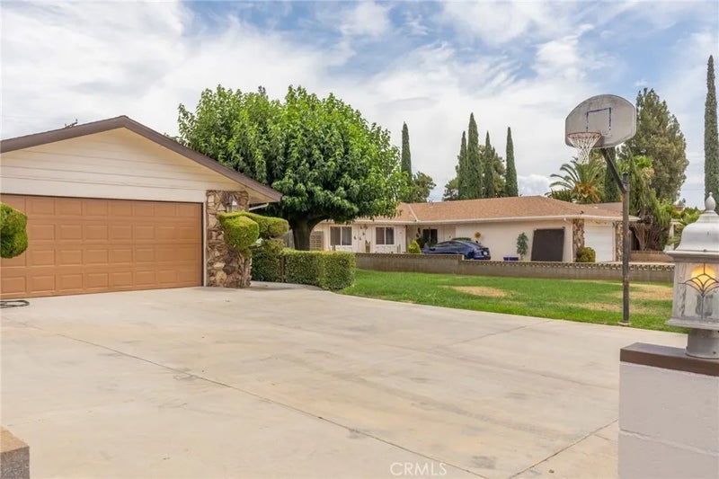 1232 Chestnut Avenue