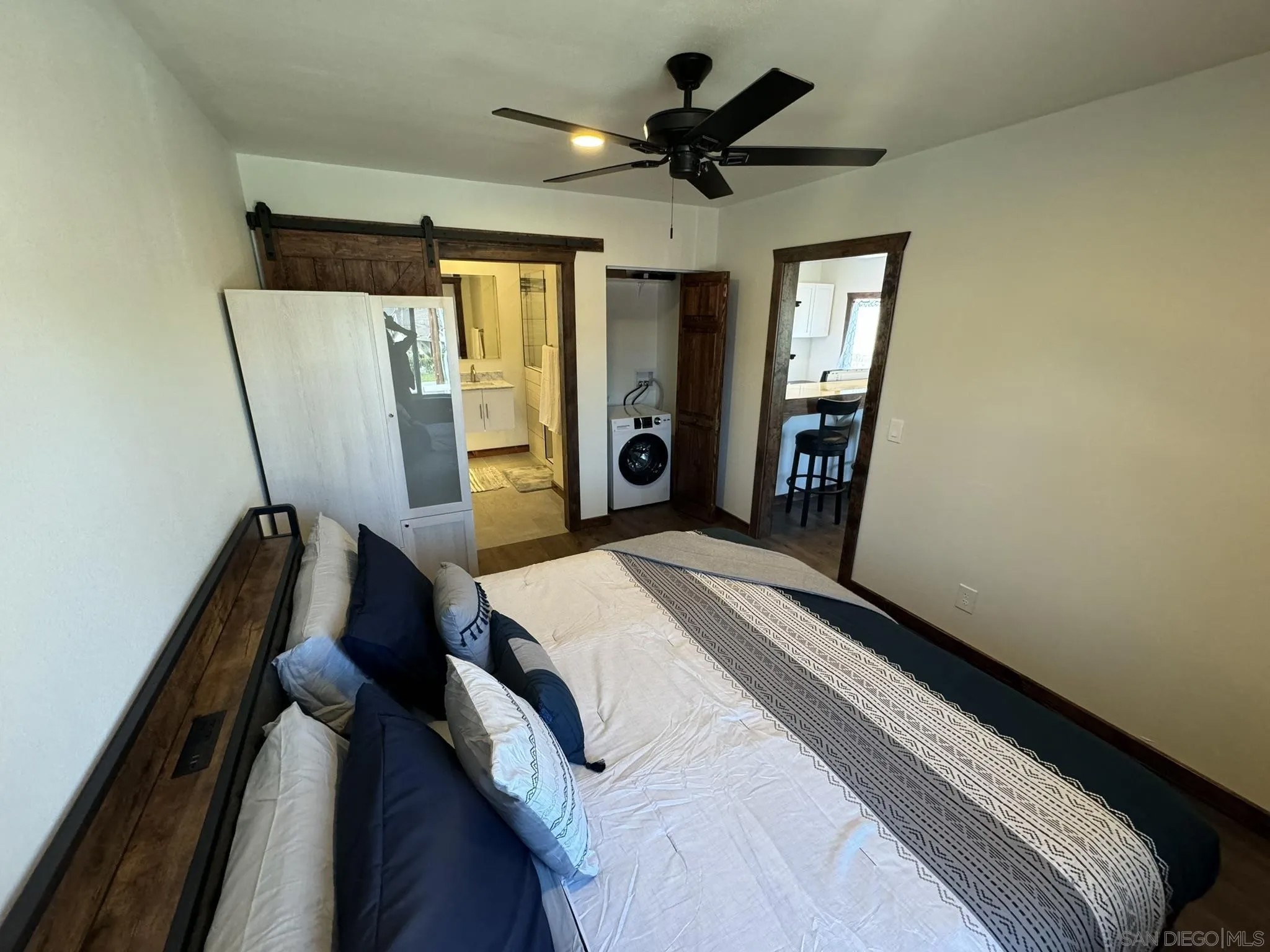 464-466 W Los Angeles Dr.