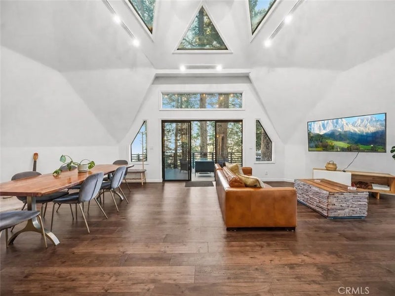 1349 Valley View