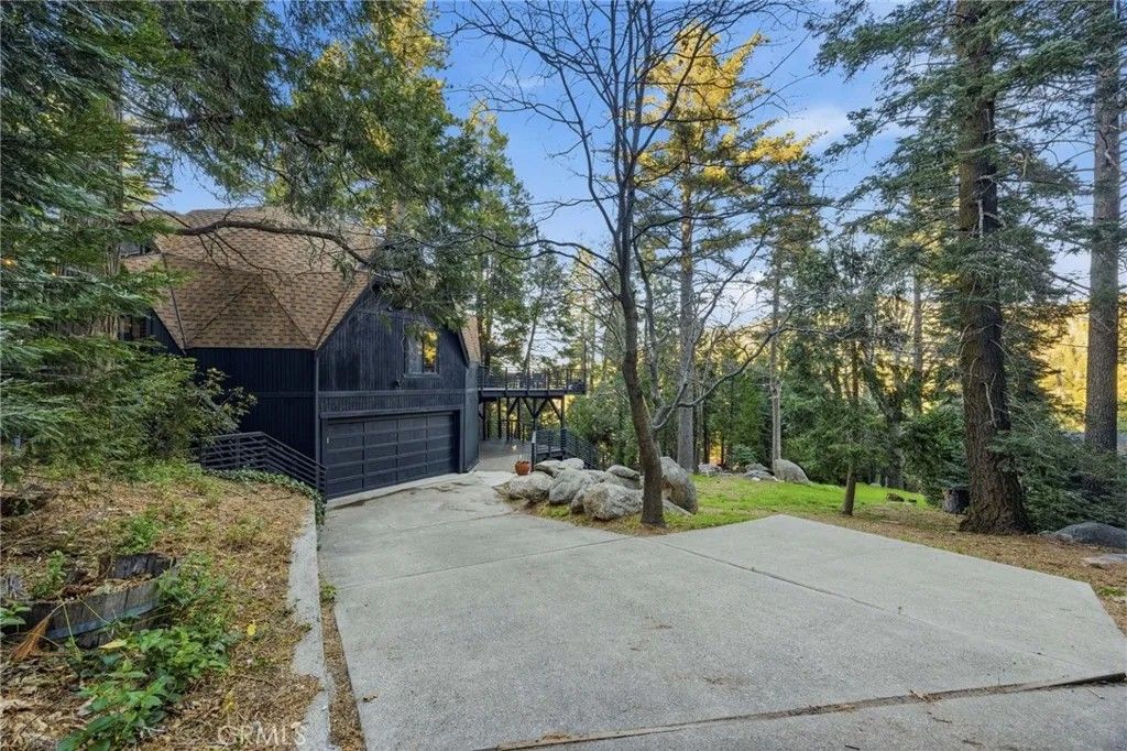 Photo of 1349 Valley View, Crestline, CA 92325 (MLS # OC26056631)