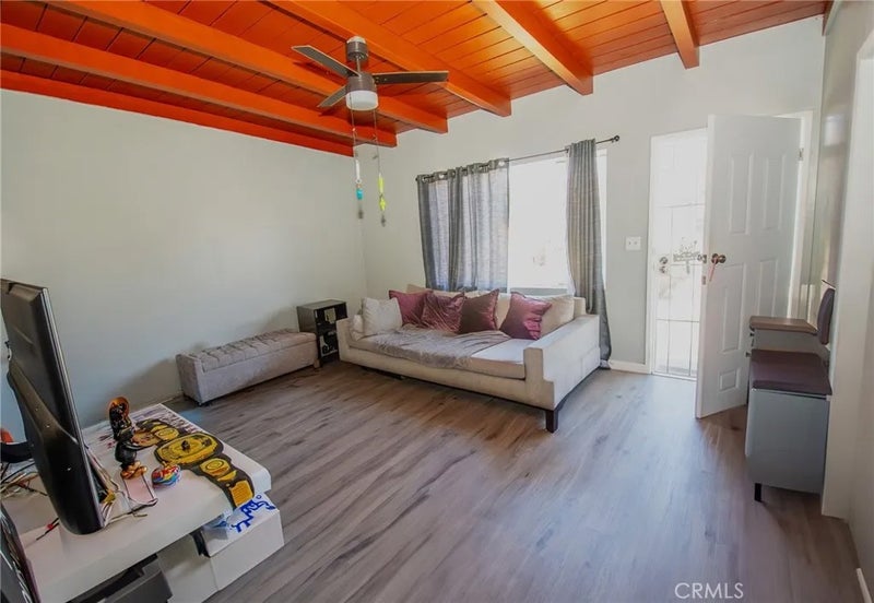 1627 W 228th