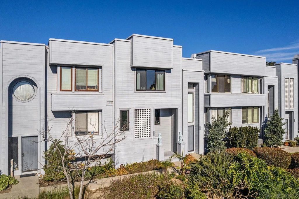 Photo of 959 Intrepid Ct, Del Mar, CA 92014 (MLS # 2601008)