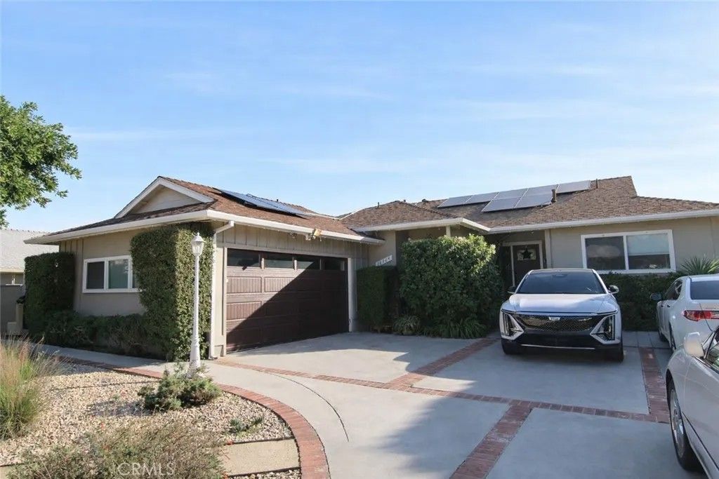 Photo of 16264 Kalisher Street, Granada Hills, CA 91344 (MLS # SR25277851)