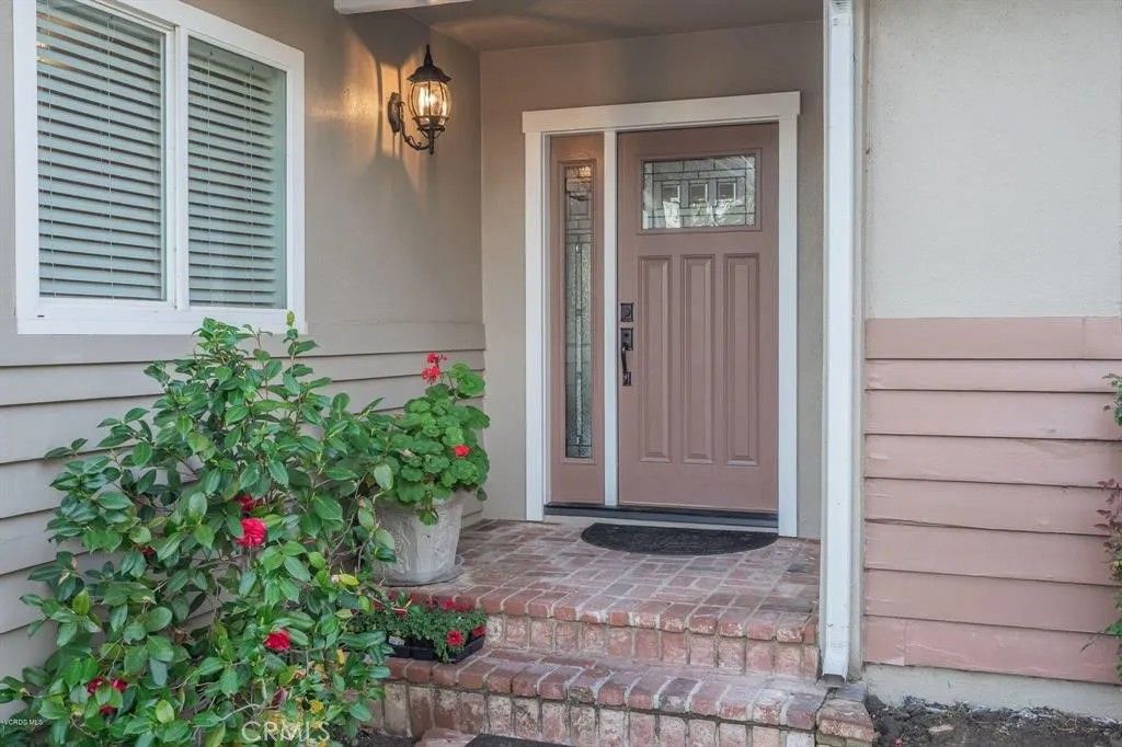 Photo of 16264 Kalisher Street, Granada Hills, CA 91344 (MLS # SR25277851)