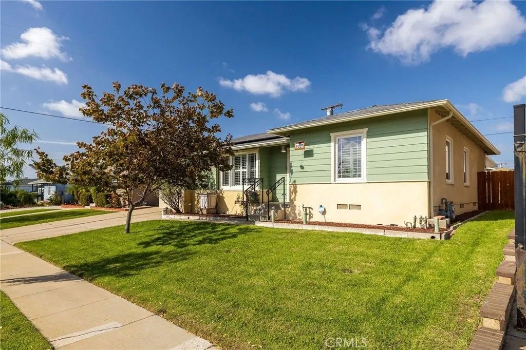 Photo of 2027 Kathy Way, Torrance, CA 90501 (MLS # SB25239048)