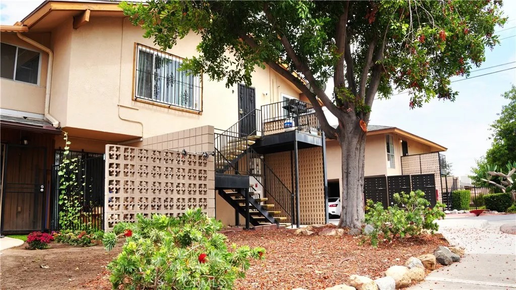 1263 Oakdale