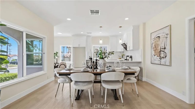 5513 S Mullen