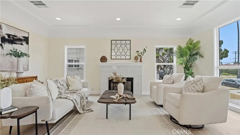 5513 S Mullen