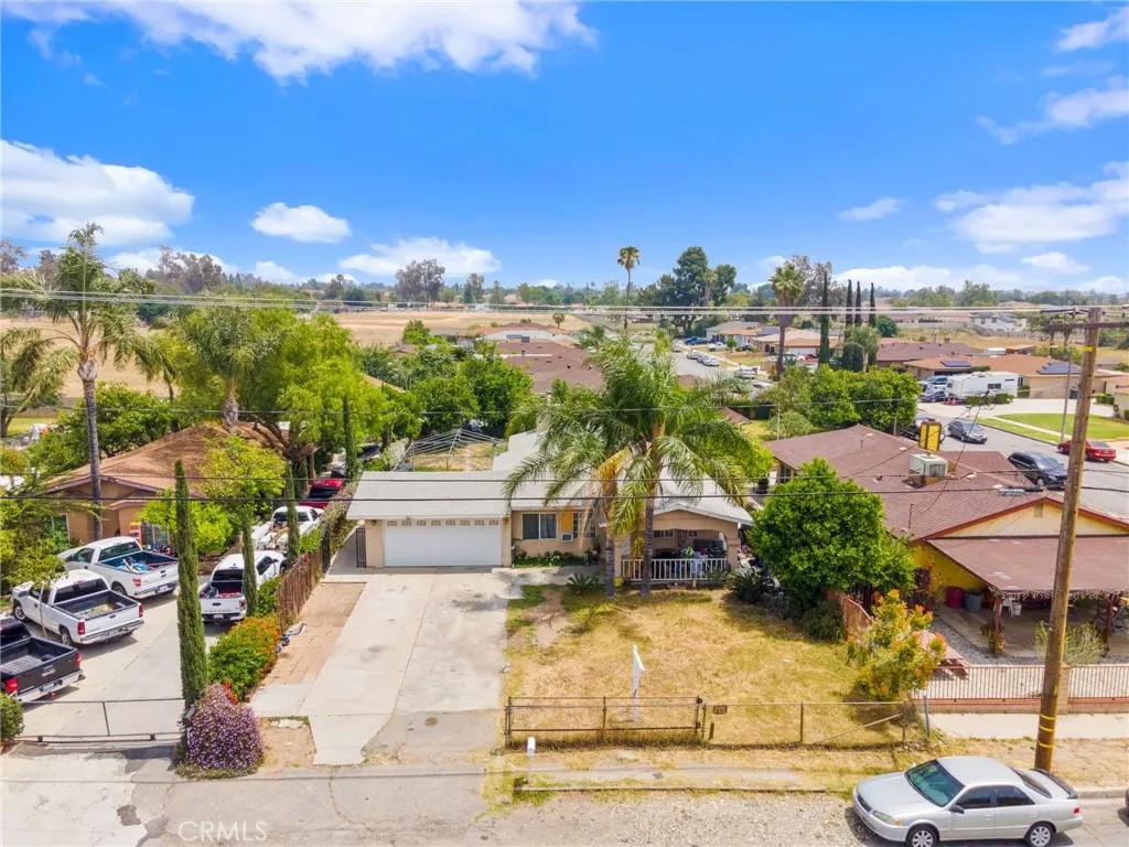 9085 Poplar