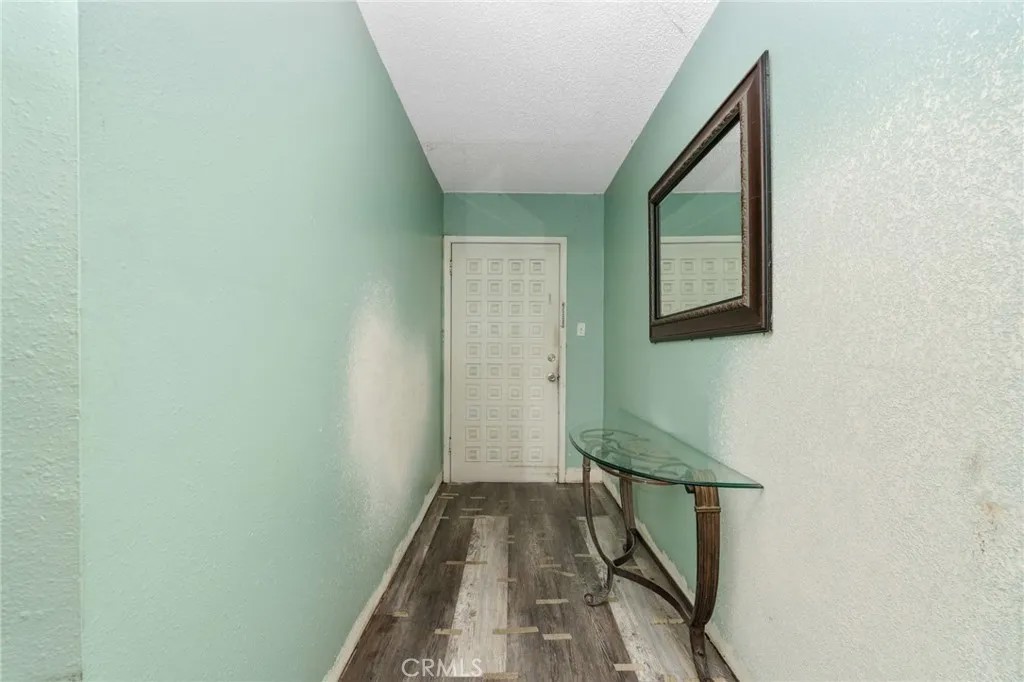 9085 Poplar