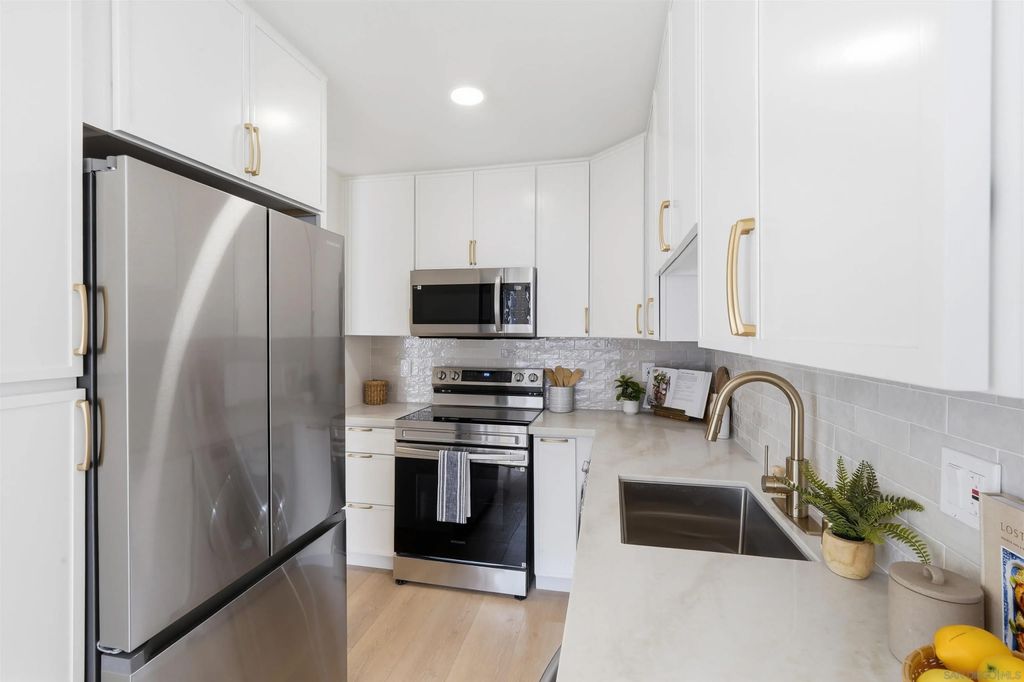 Photo of 4750 Noyes St #204, San Diego, CA 92109 (MLS # 260009488)