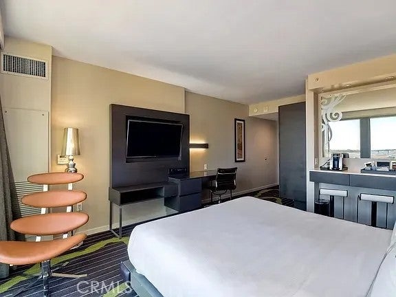 207 5th Avenue 332