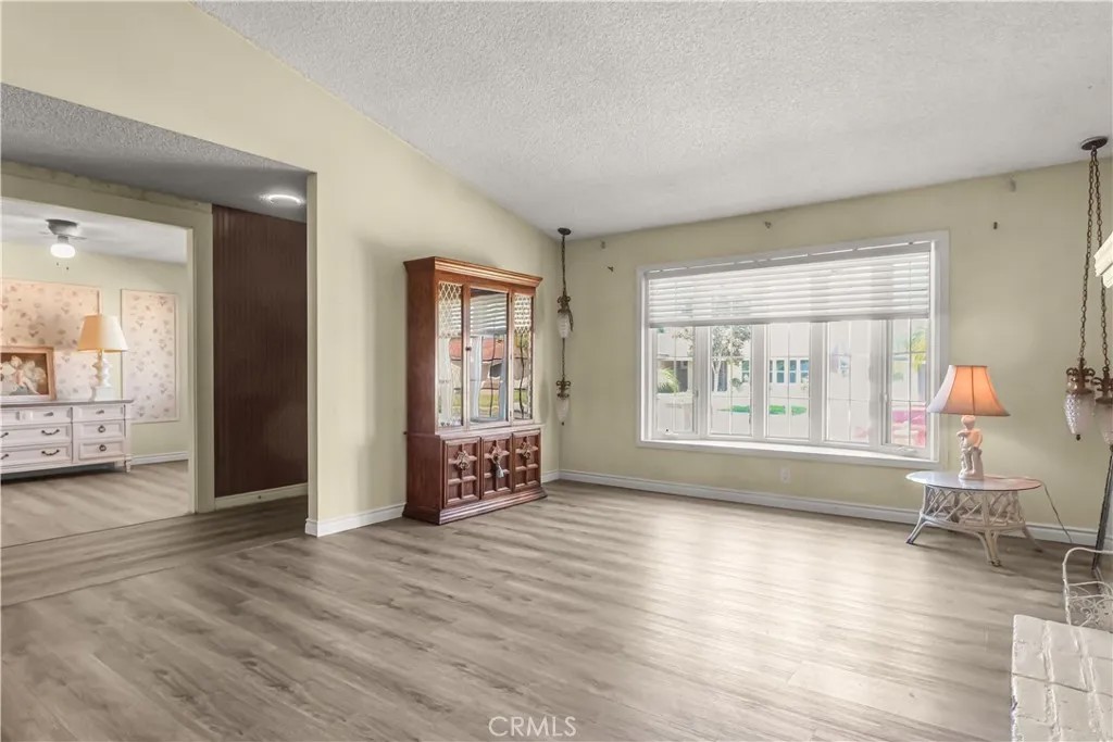 2035 E Orangeview Lane
